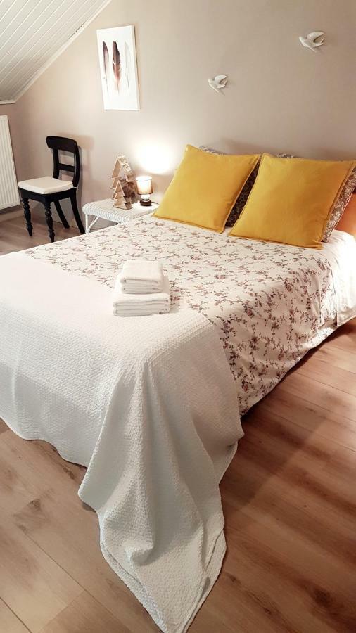 La Taniere Douce Bed and Breakfast Soulaucourt-sur-Mouzon Exteriör bild